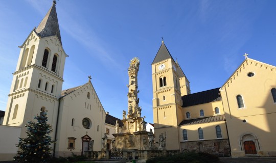 Vár utca - Szent Mihály Főszékesegyház
